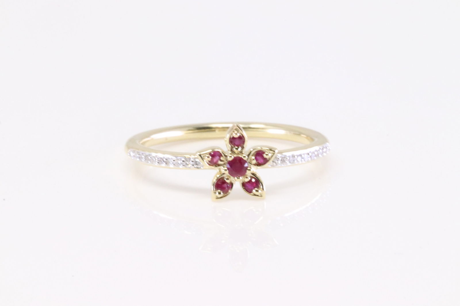 Ruby & Diamond Ring 10Kt. (1 of 4)
