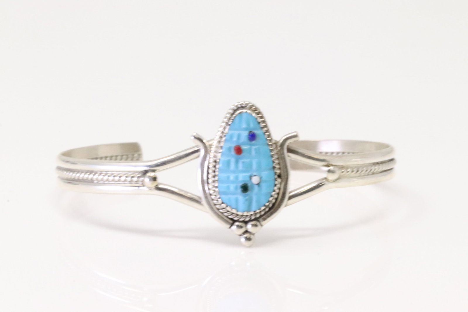 Native America Zuni Sterling Silver Turquoise Corn Bracelet By Bervely Estate.: This is a Native America Zuni Sterling Silver Turquoise Corn Bracelet By Bervely Estate.