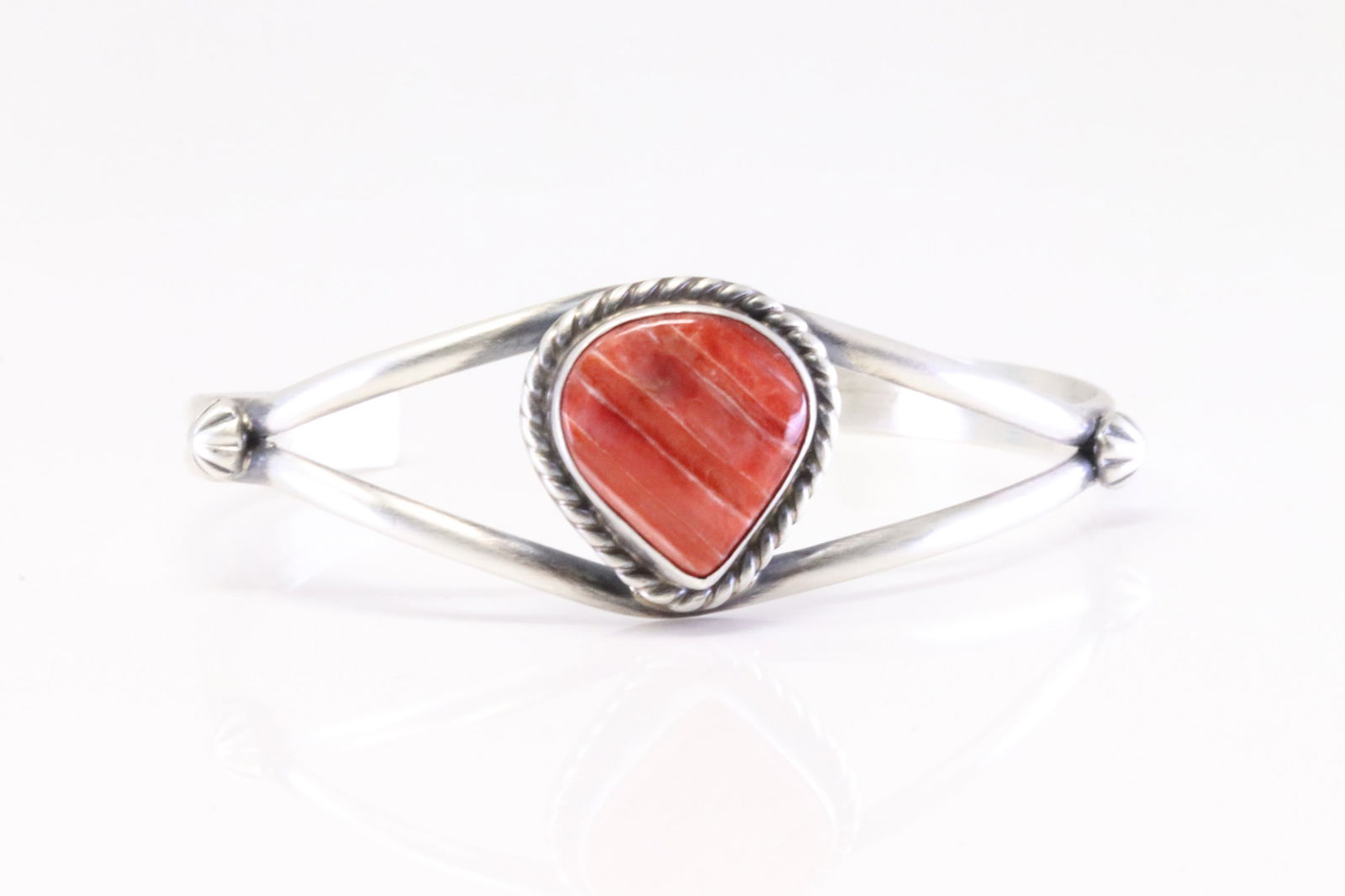 Native America Navajo Sterling Silver Spiny Oyster Barcelet By Augustine Largo. (1 of 4)