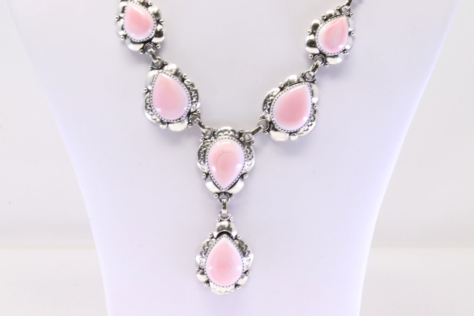 Native America Navajo Sterling Silver Pink Conch Shell Necklace By Clem Nalwood. (1 of 4)