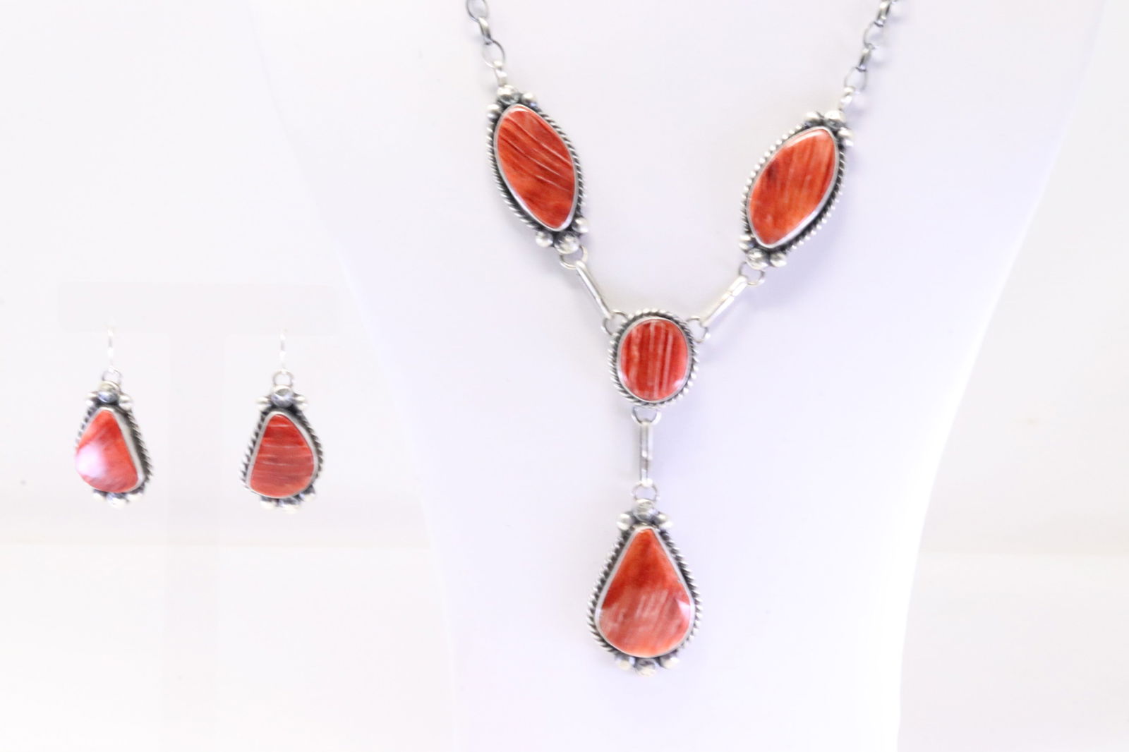 Native America Navajo Sterling Silver Spiny Oyster Necklace & Earring's Set By Augustine Largo. (1 of 5)