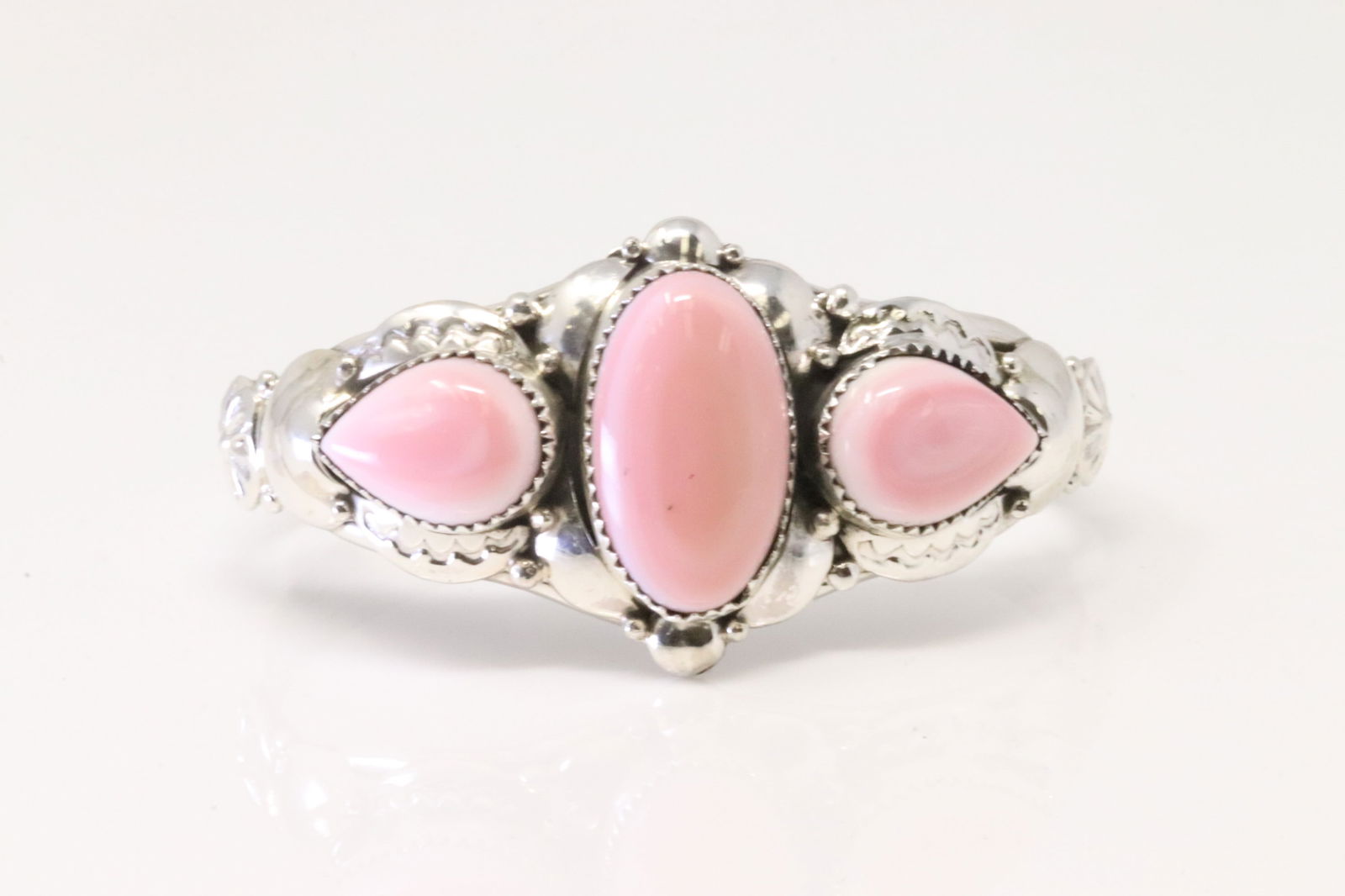 Native American Navajo Sterling Silver Pink Conch Shell Bracelet Cuff By Clem Nalwood. (1 of 4)
