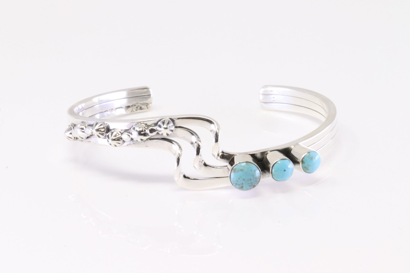 Native America Navajo Sterling Silver Turquoise Bracelet Cuff By Daniel Dakai.: This is a Native America Navajo Sterling Silver Turquoise Bracelet Cuff By Daniel Dakai.