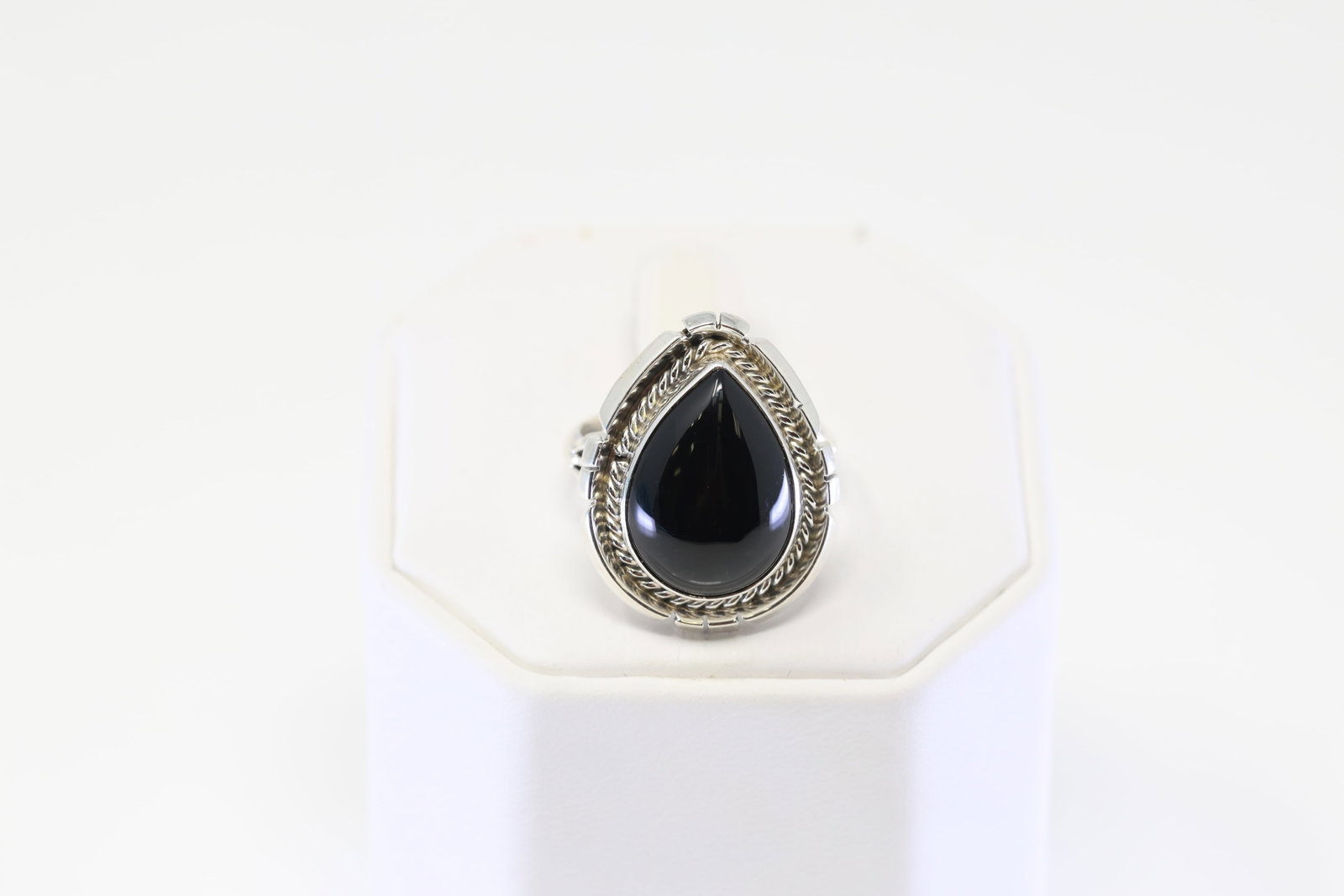 Native American Navajo Sterling Silver Black Onyx Ring By Samuel Yellowhair.: This is a Native American Navajo Sterling Silver Black Onyx Ring By Samuel Yellowhair. Ring size: 8.50.