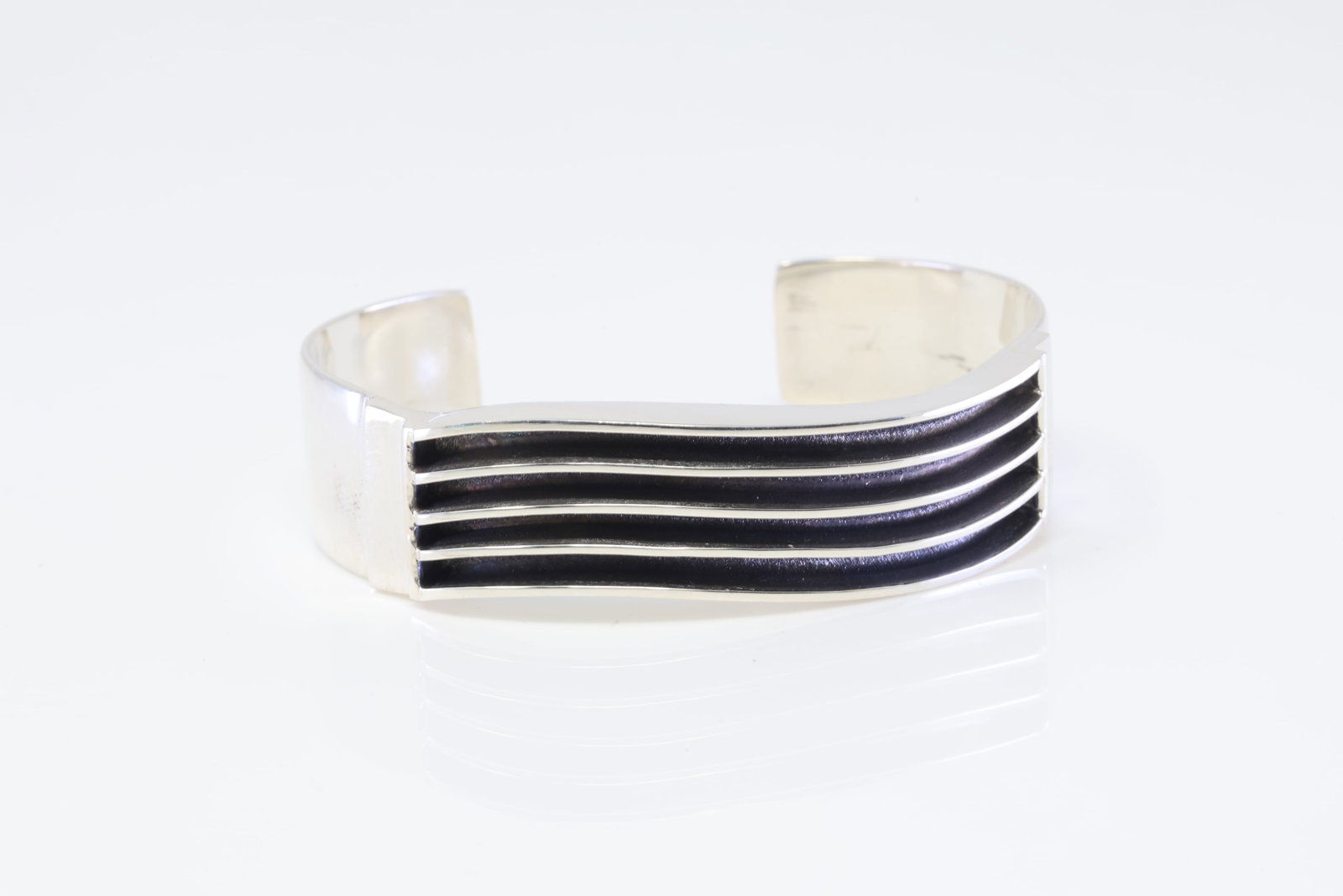 Native America Navajo Sterling Silver Bracelet Cuff By James Bahe.: This is a Native America Navajo Sterling Silver Bracelet Cuff By James Bahe.