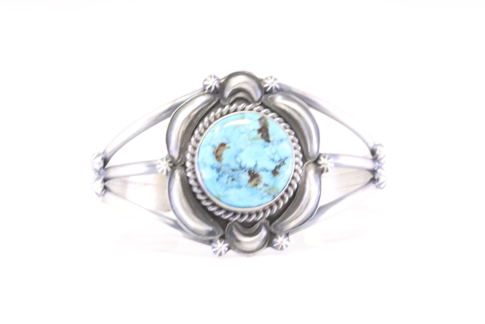 Native America Navajo Sterling Silver Kingman Turquoise Bracelet Cuff By Ray Delgarito.: This is a Native America Navajo Sterling Silver Kingman Turquoise Bracelet Cuff By Ray Delgarito.