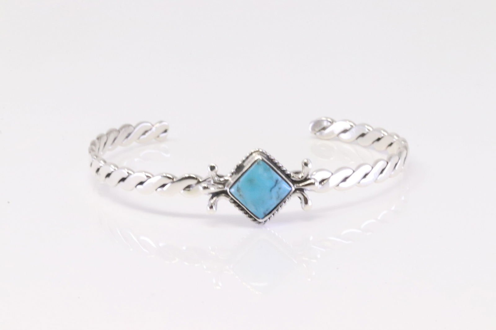 Native America Navajo Sterling Silver Turquoise Bracelet Cuff By Mike Smith.: This is a Native America Navajo Sterling Silver Turquoise Bracelet Cuff By Mike Smith.