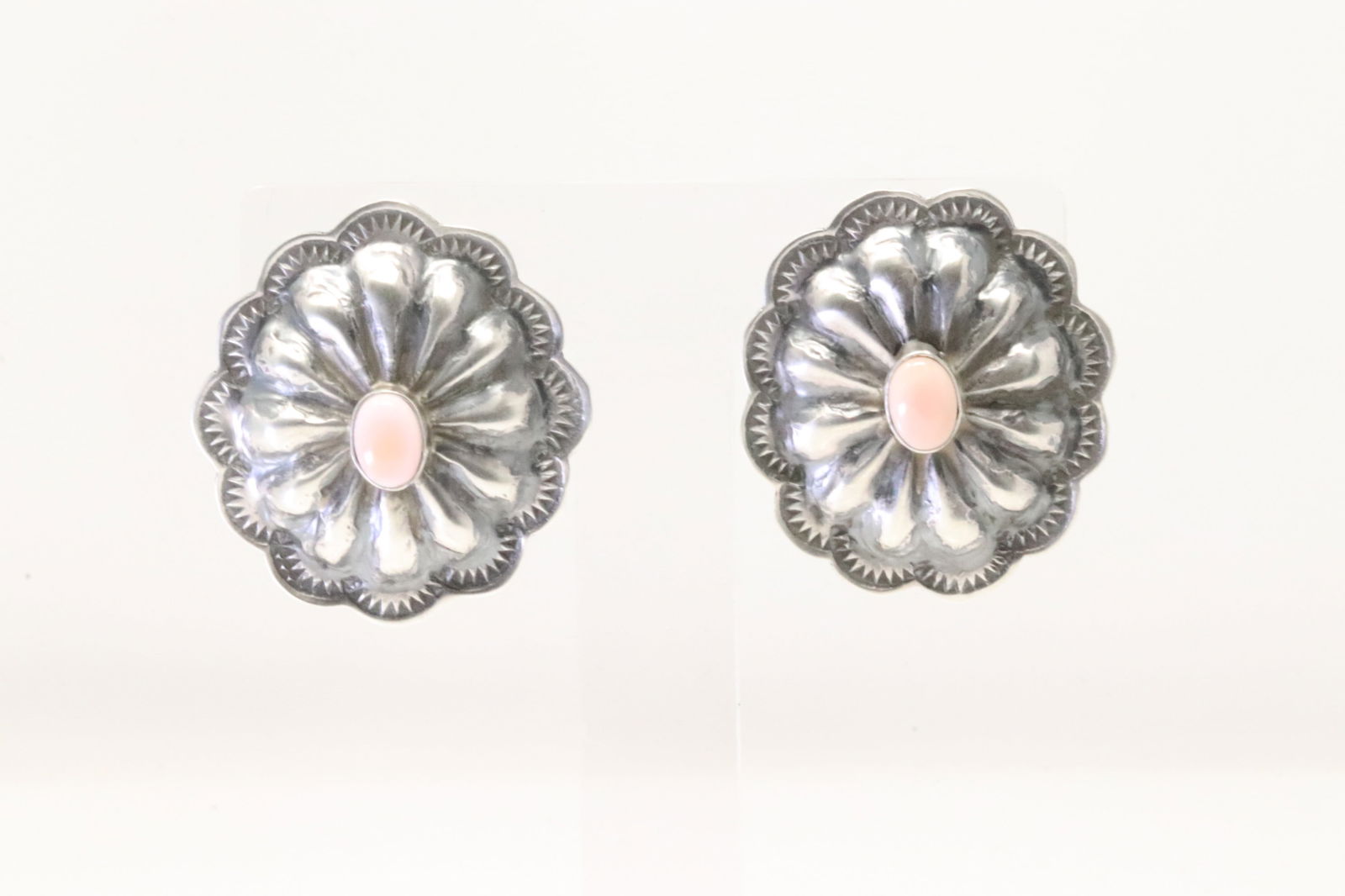 Native America Navajo Sterling Silver Pink Conch Shell Post Earring's By Rita Lee. (1 of 4)