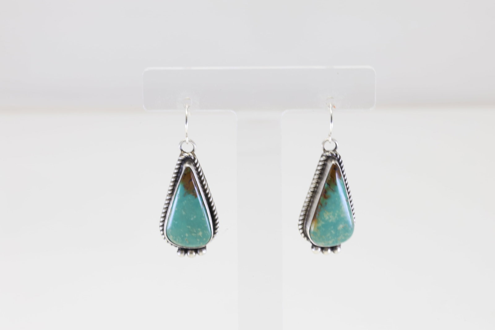 Native America Navajo Sterling Silver Kingman Turquoise Dangling Earring's By Judith Dixon.: This is a Native America Navajo Sterling Silver Kingman Turquoise Dangling Earring's By Judith Dixon.
