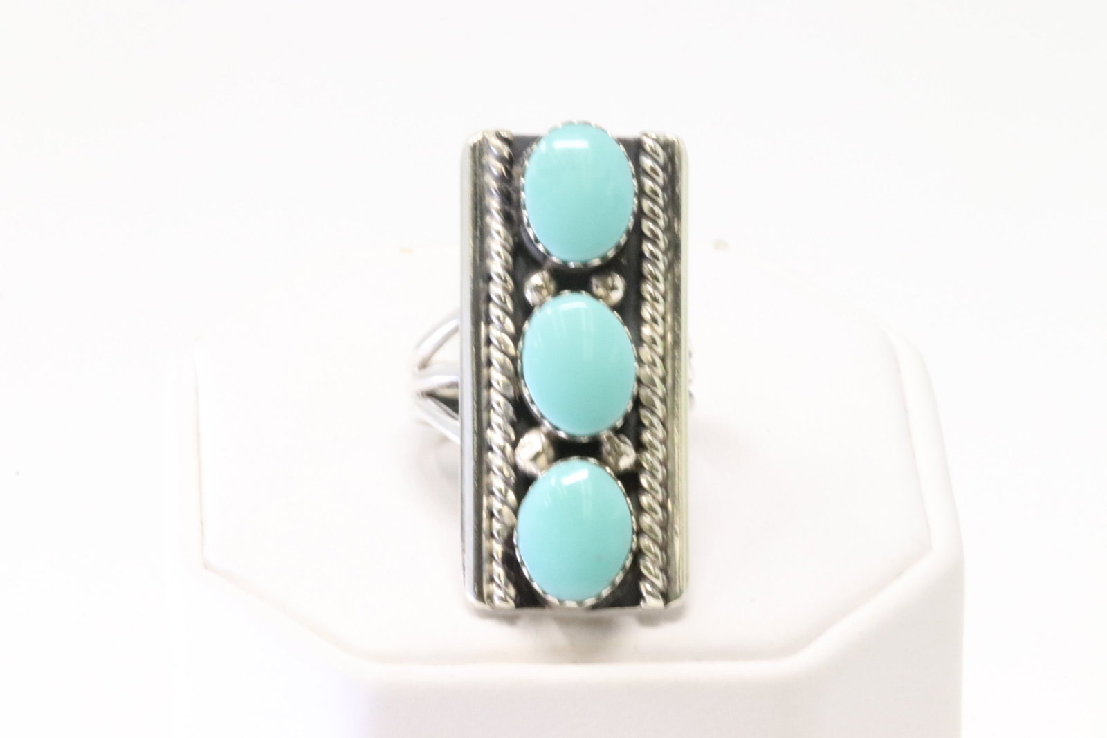 Native America Navajo Sterling Silver Turquoise Ring 3 Stone By Dorothy Lee.: This is a Native America Navajo Sterling Silver Turquoise Ring 3 Stone By Dorothy Lee. Ring size: 6.50.