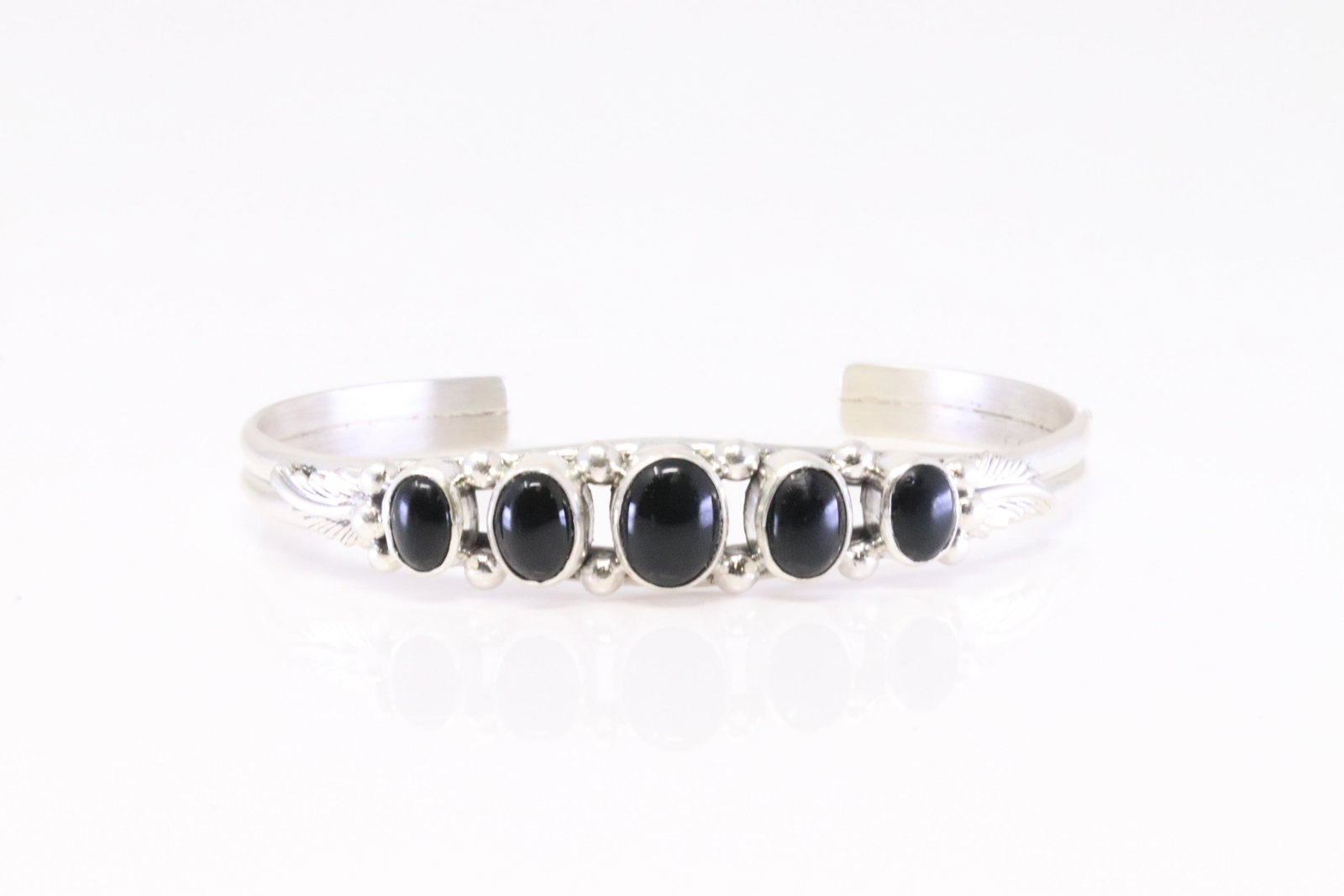 Native America Navajo Sterling Silver Black Onyx Bracelet By S.: This is a Native America Navajo Sterling Silver Black Onyx Bracelet By S.