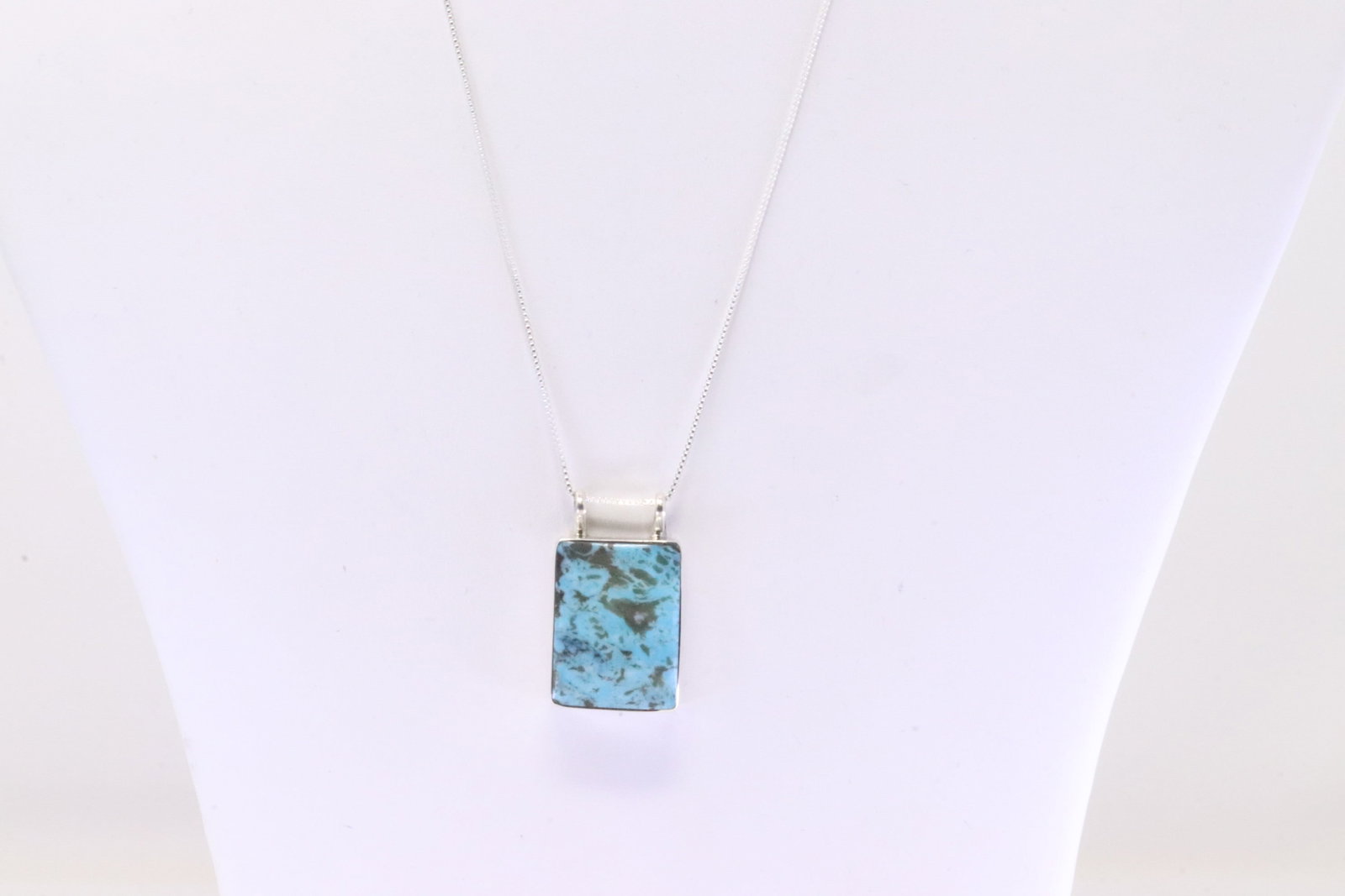Native America Navajo Sterling Silver Turquoise Necklace By Gilbert Smith.: This is a Native America Navajo Sterling Silver Turquoise Necklace By Gilbert Smith. Necklace length: 18.00"
