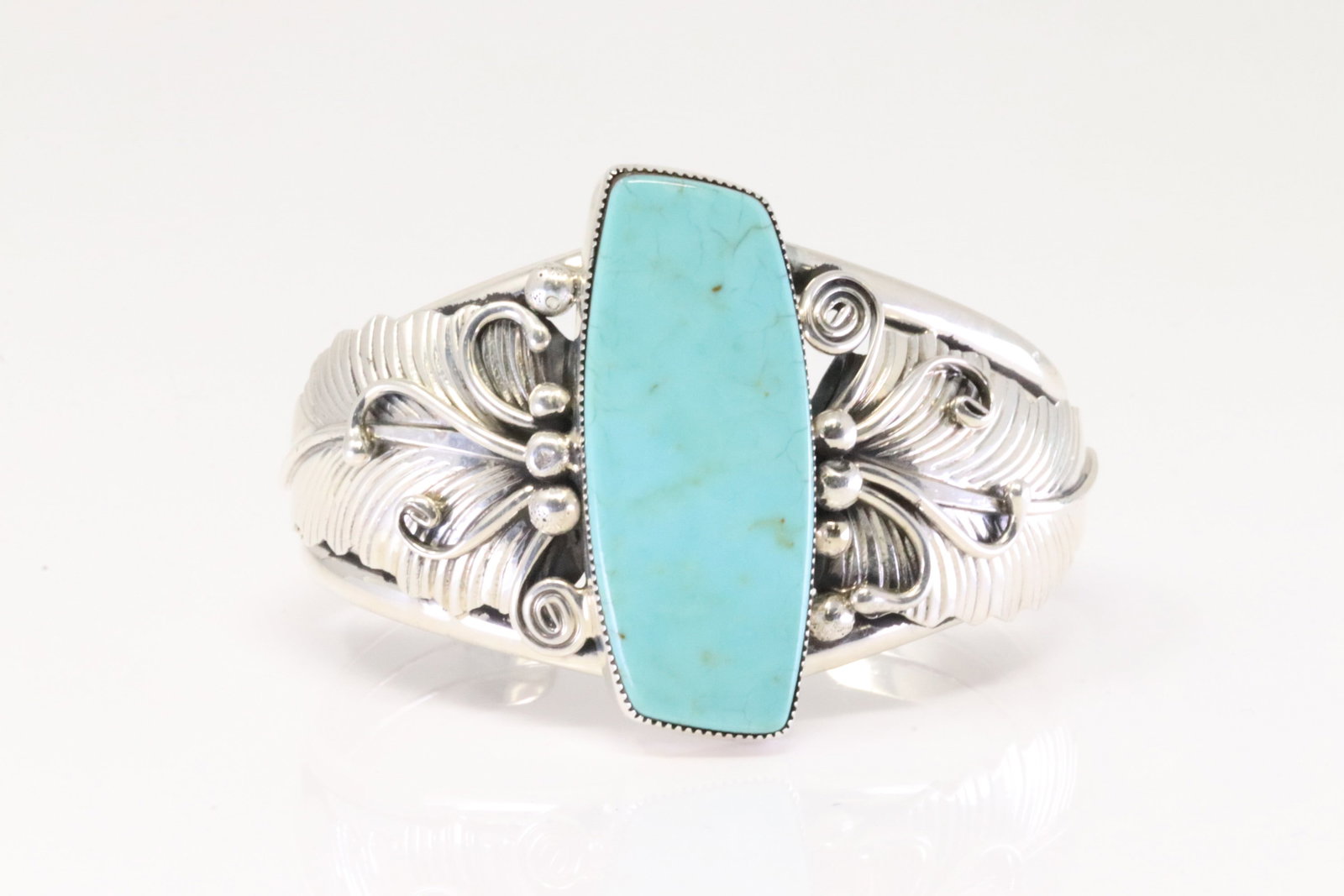 Native America Navajo Sterling Silver Turquoise Bracelet Cuff By Gilbert Smith.: This is a Native America Navajo Sterling Silver Turquoise Bracelet Cuff By Gilbert Smith. Total weight: 54.00 Grams.