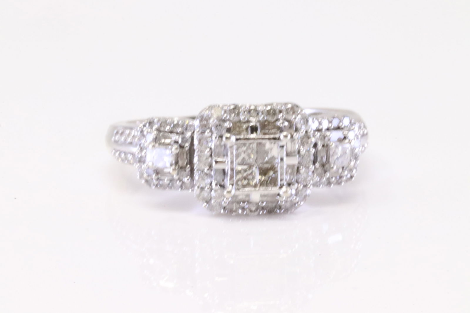 Round & Princess Cut Diamond Ring 10Kt. (1 of 4)