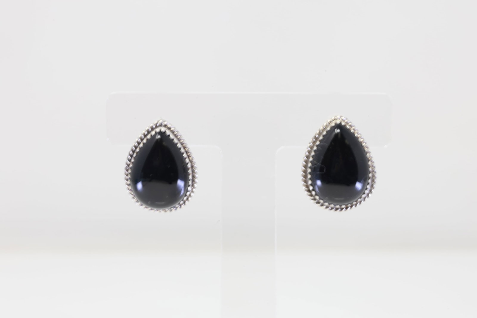 Native America Navajo Sterling Silver Black Onyx Post Earring's By Theresa Smith.: This is a Native America Navajo Sterling Silver Black Onyx Post Earring's By Theresa Smith.