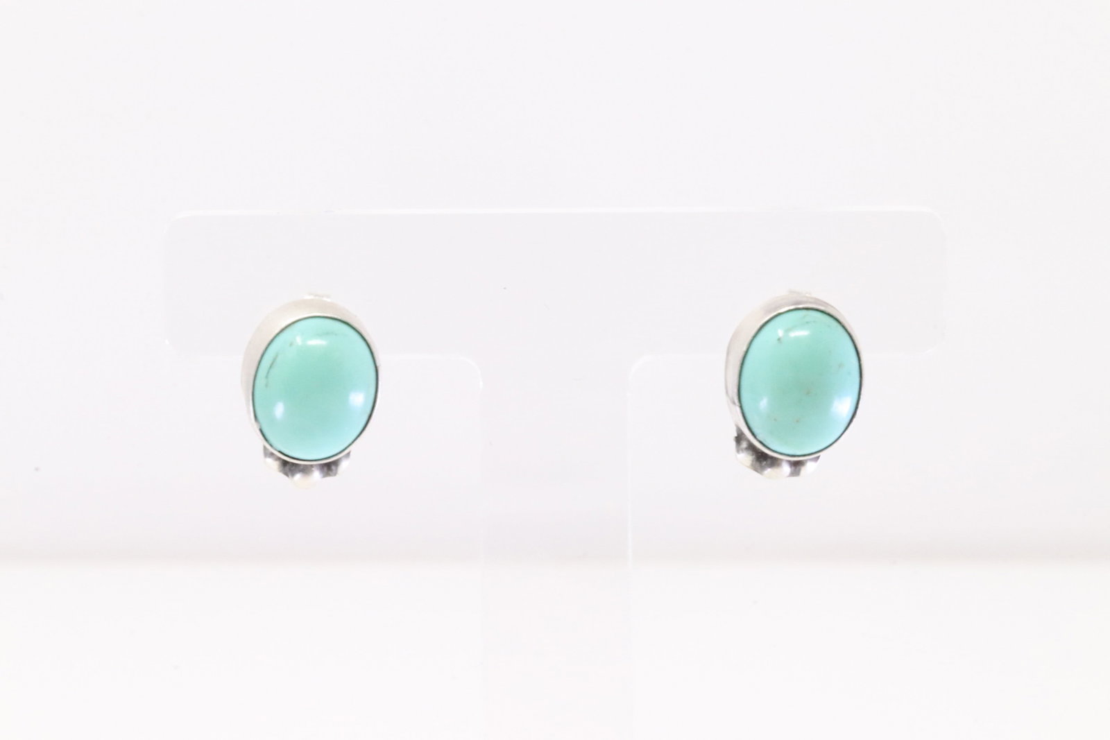 Native America Navajo Sterling Silver Kingman Turquoise Post Earring's By Judith Dixon.: This is a Native America Navajo Sterling Silver Kingman Turquoise Post Earring's By Judith Dixon.