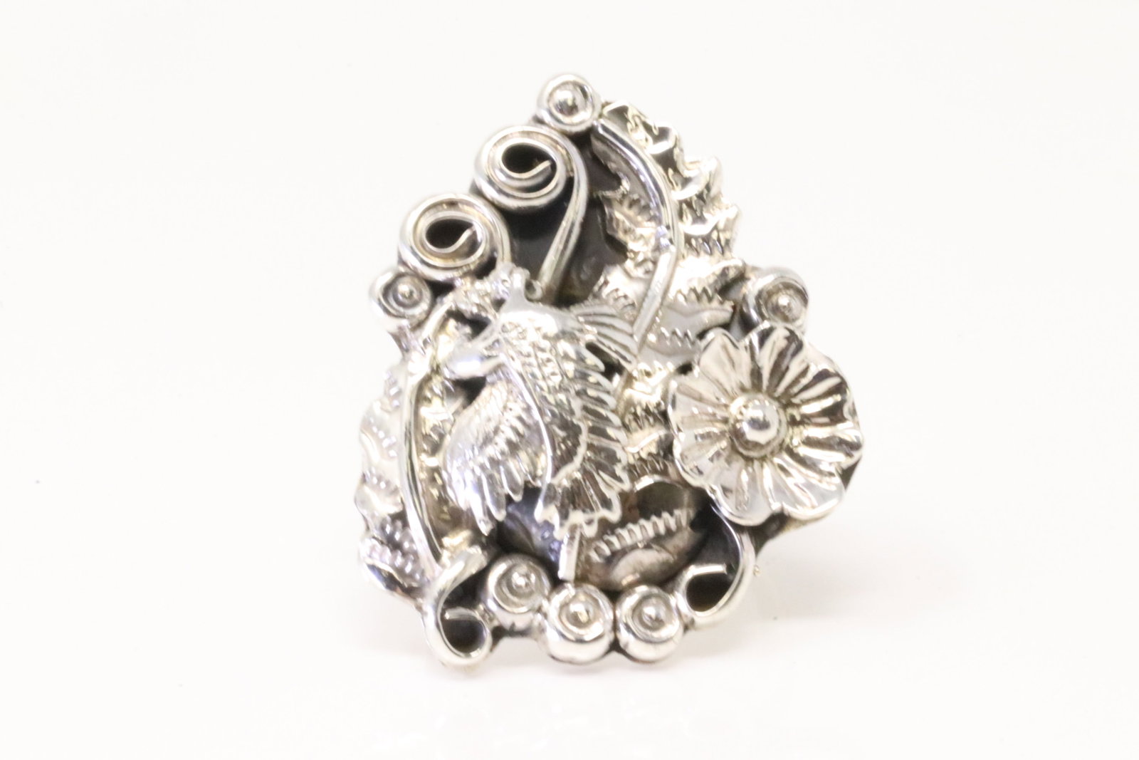 Native America Navajo Sterling Silver Floral Ring By Harry B Yazzie.: This is a Native America Navajo Sterling Silver Floral Ring By Harry B Yazzie. 7.50.