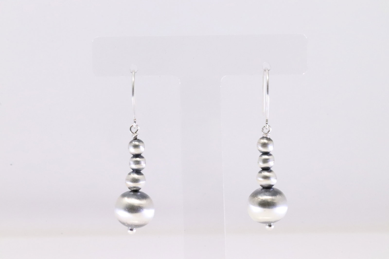 Native America Navajo Sterling Silver Pearl Beaded Dangling Earring's By Rena Begay.: This is a Native America Navajo Sterling Silver Pearl Beaded Dangling Earring's By Rena Begay.