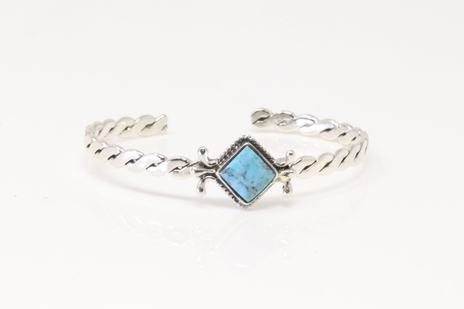 Native America Navajo Sterling Silver Turquoise Bracelet Cuff By Mike Smith.: This is a Native America Navajo Sterling Silver Turquoise Bracelet Cuff By Mike Smith.
