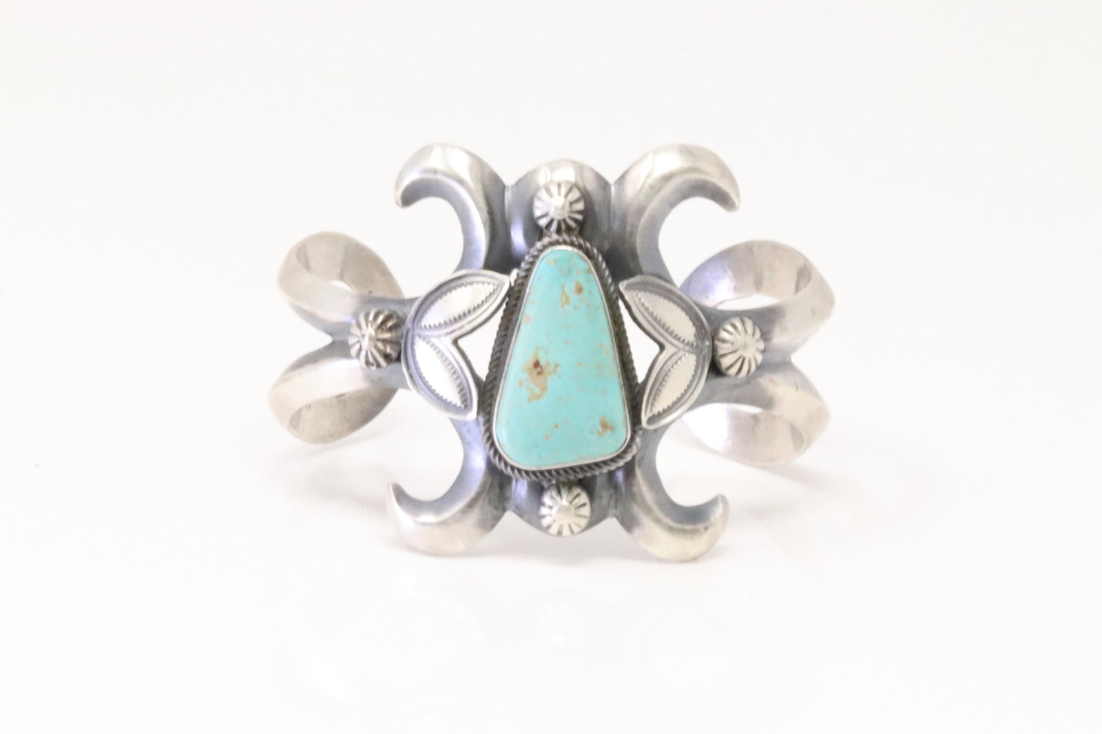 Native America Navajo Sterling Silver Turquoise Bracelet Cuff By Henry Morgan.: This is a Native America Navajo Sterling Silver Turquoise Bracelet Cuff By Henry Morgan.