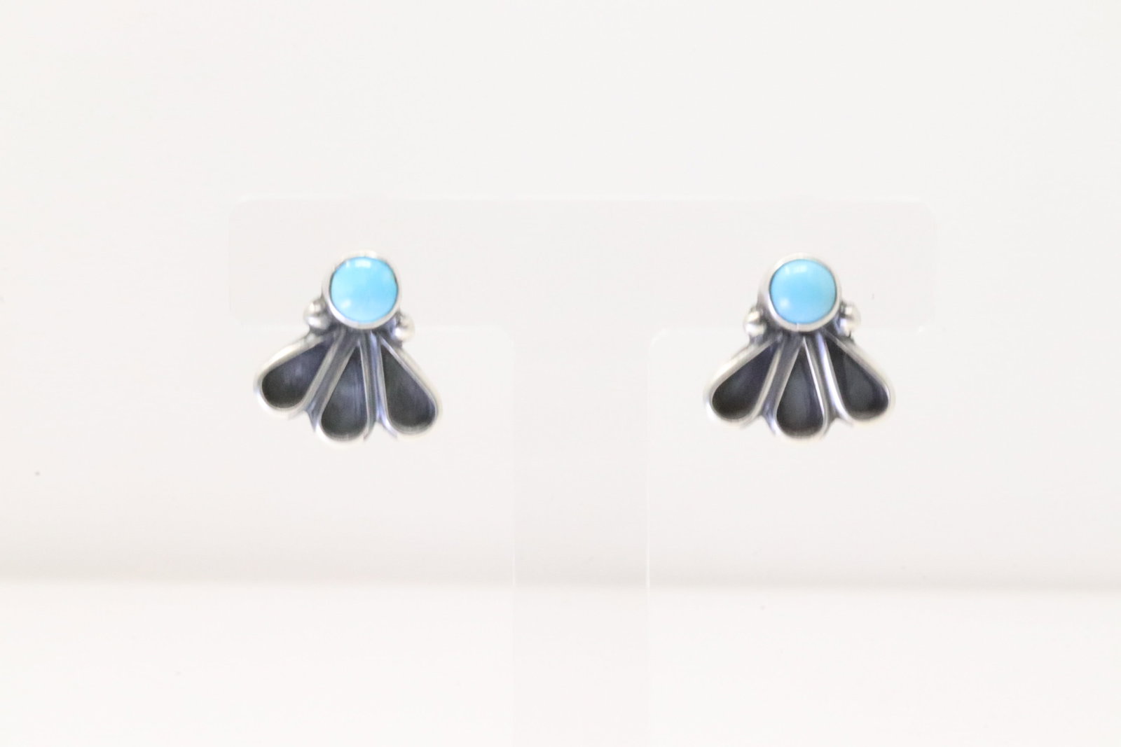 Native America Navajo Sterling Silver Turquoise Post Earring's By Geraldine James.: This is a Native America Navajo Sterling Silver Turquoise Post Earring's By Geraldine James.
