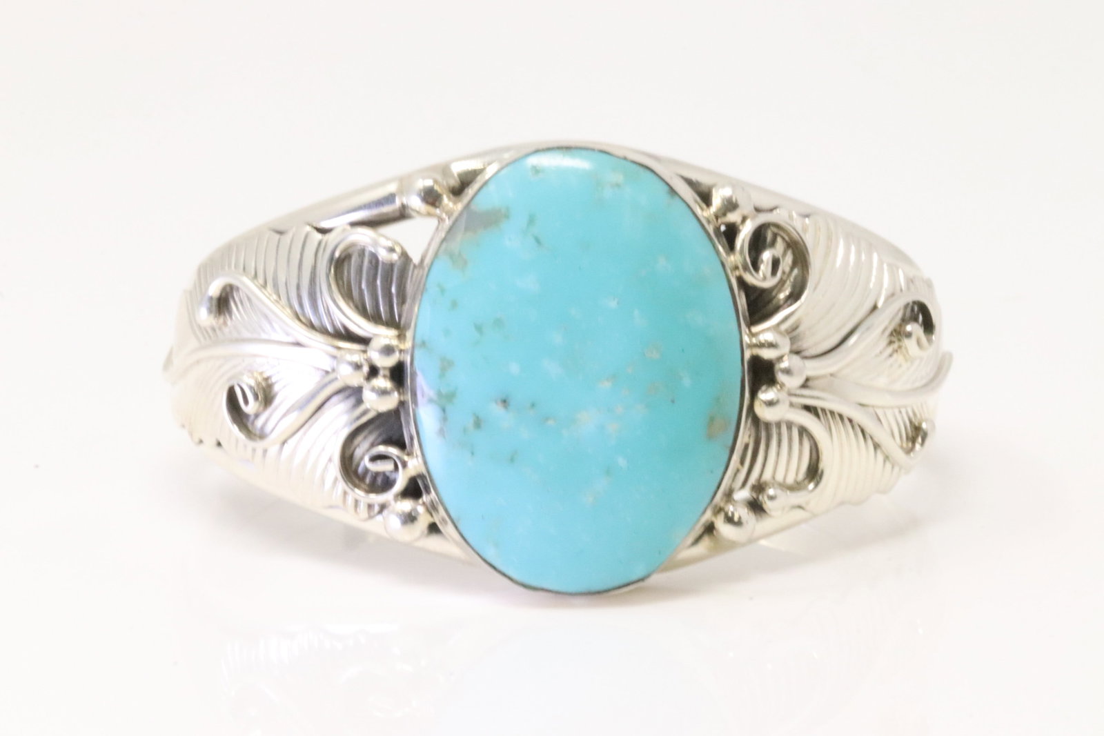 Native America Navajo Sterling Silver Turquoise Bracelet Cuff By Gilbert Smith.: This is a Native America Navajo Sterling Silver Turquoise Bracelet Cuff By Gilbert Smith. Total weight: 53.20 Grams.