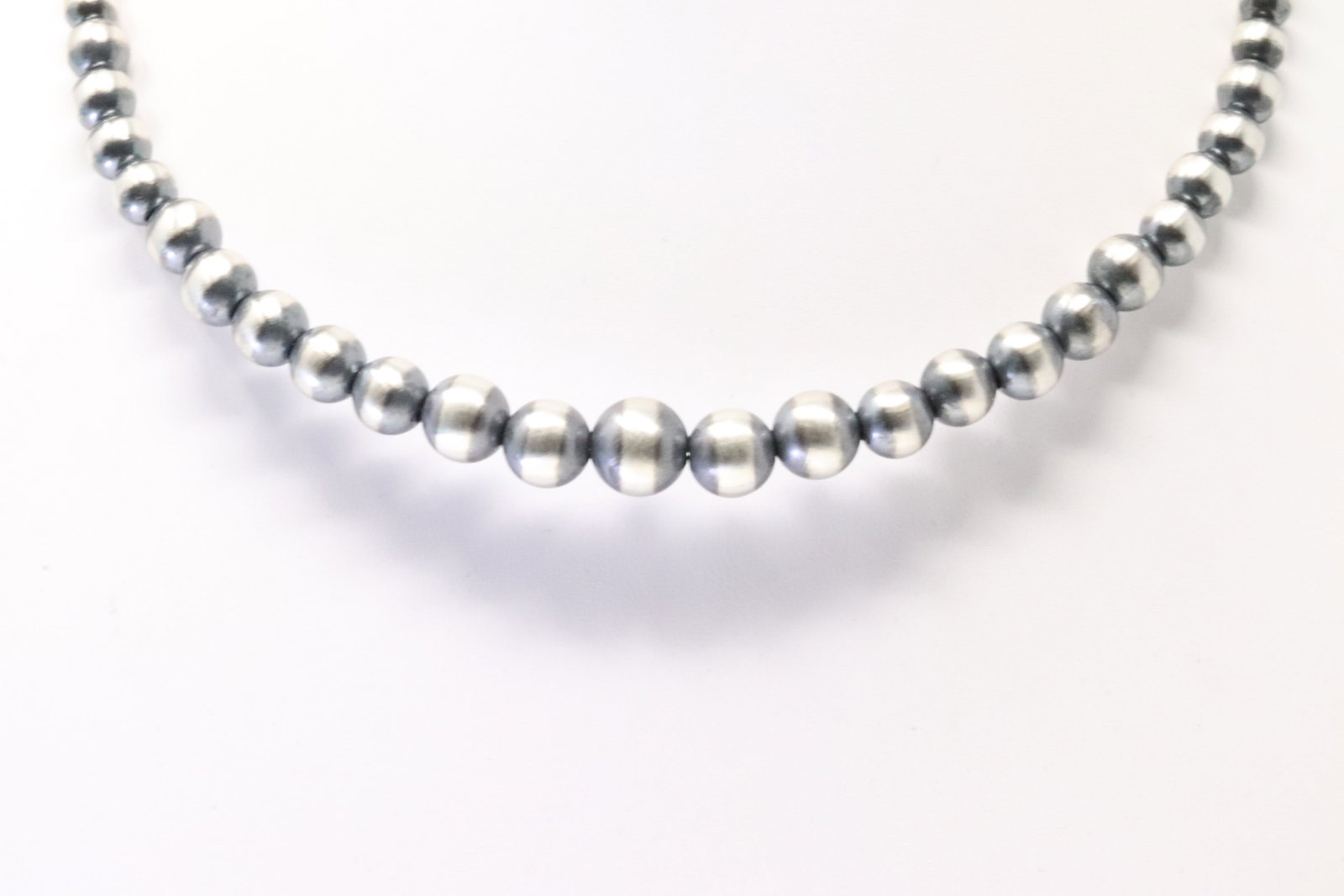 Native America Navajo Sterling Silver Pearl Beaded Choker Necklace.: This is a Native America Navajo Sterling Silver Pearl Beaded Choker Necklace. Necklace length: 10.00"