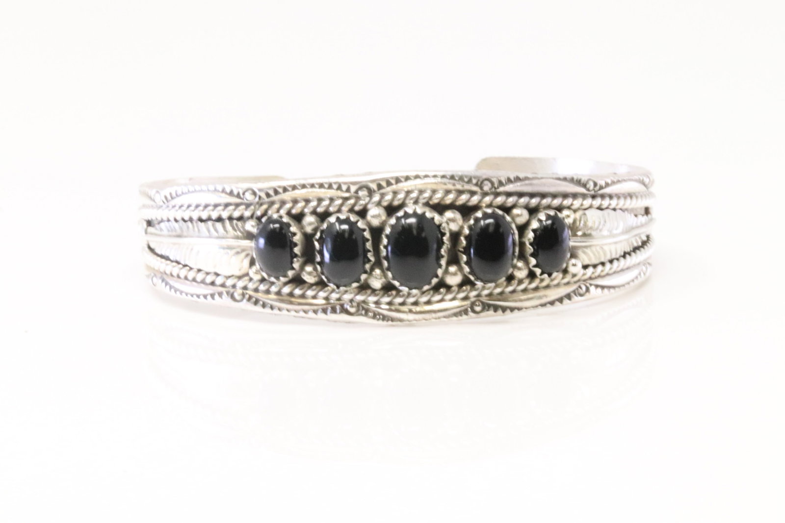 Native America Navajo Sterling Silver Black Onyx Bracelet By Dine Begaye.: This is a Native America Navajo Sterling Silver Black Onyx Bracelet By Dine Begaye.