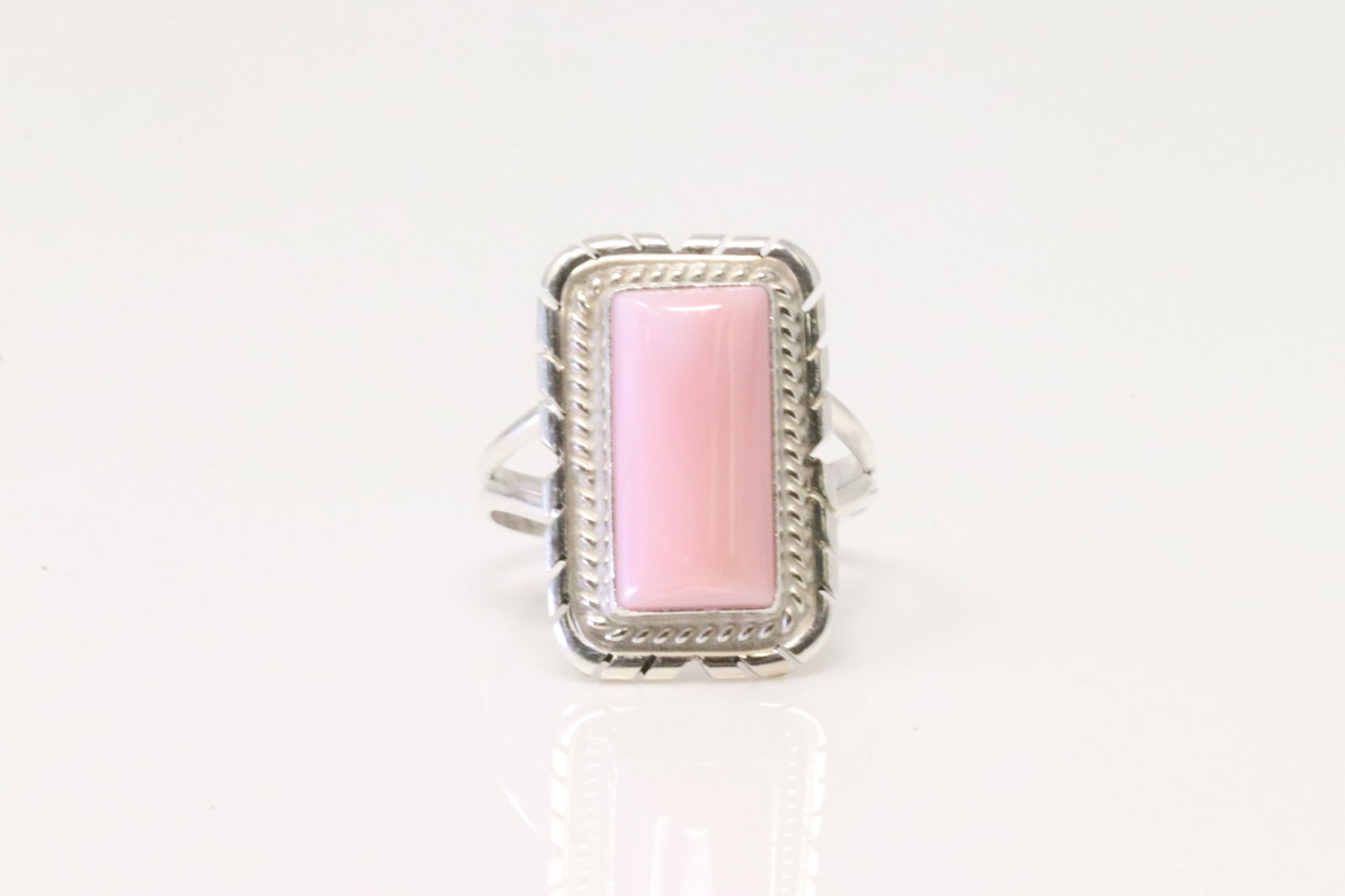 Native America Navajo Sterling Silver Pink Conch Shell Ring By P.Skeets. (1 of 4)