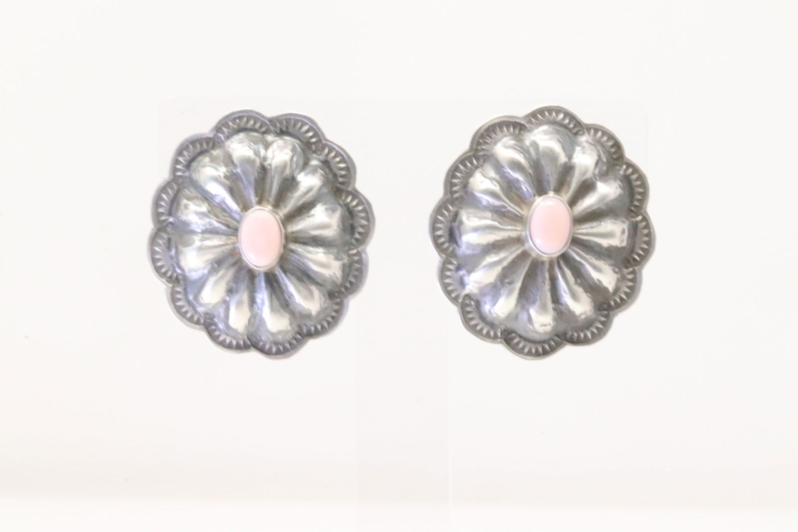 Native America Navajo Sterling Silver Pink Conch Shell Post Earring's By Rita Lee. (1 of 4)