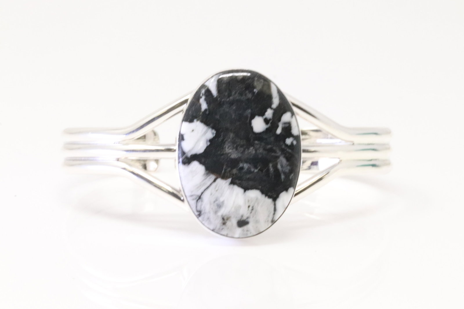 Native America Navajo Sterling Silver White Buffalo Bracelet Cuff By R.H.B.: This is a Native America Navajo Sterling Silver White Buffalo Bracelet Cuff By R.H.B.