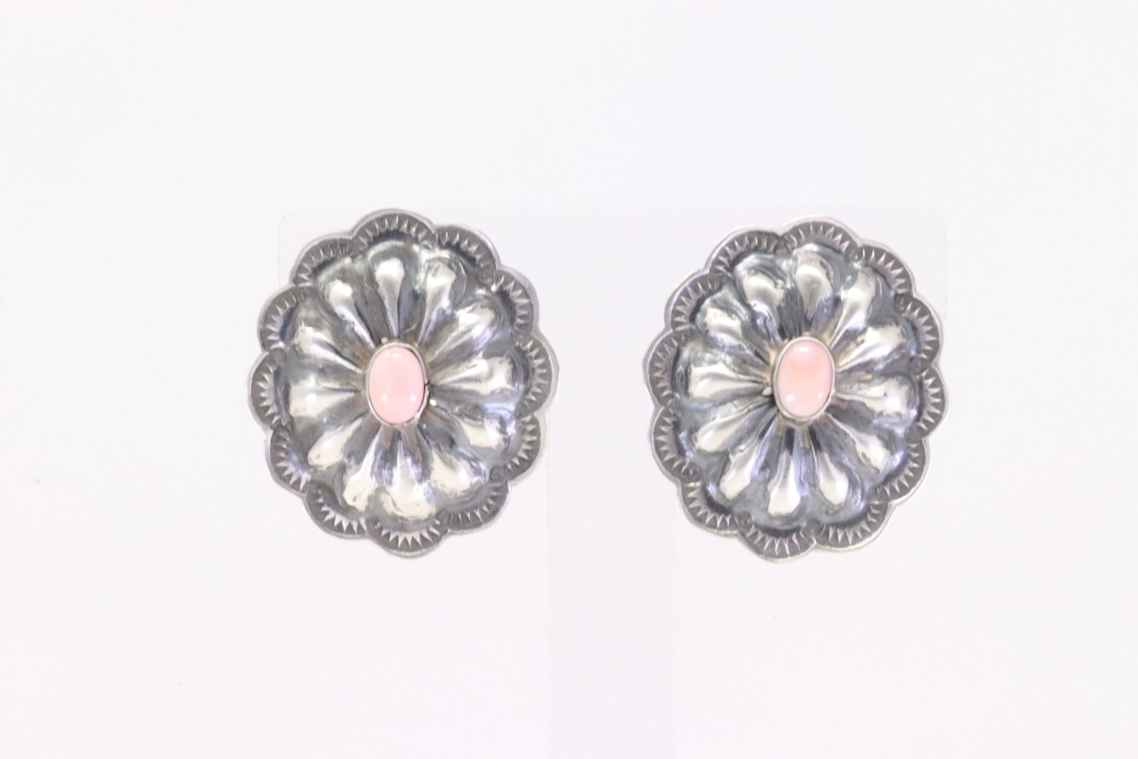 Native America Navajo Sterling Silver Pink Conch Shell Post Earring's By Rita Lee.: This is a Native America Navajo Sterling Silver Pink Conch Shell Post Earring's By Rita Lee.
