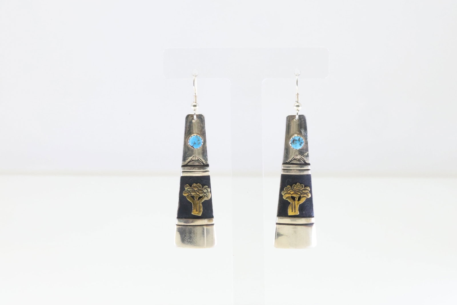 Native American Navajo Sterling Silver Turquoise Dangling Earring's By T&R Singer.: This is a Native American Navajo Sterling Silver Turquoise Dangling Earring's By T&R Singer.
