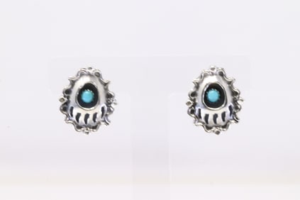 Native America Navajo Sterling Silver Bear Paw Turquoise Post Earring's By Annie Spencer.