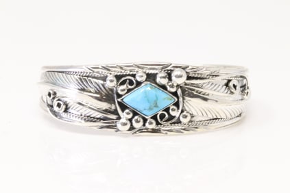 Native America Navajo Sterling Silver Turquoise Bracelet Cuff.