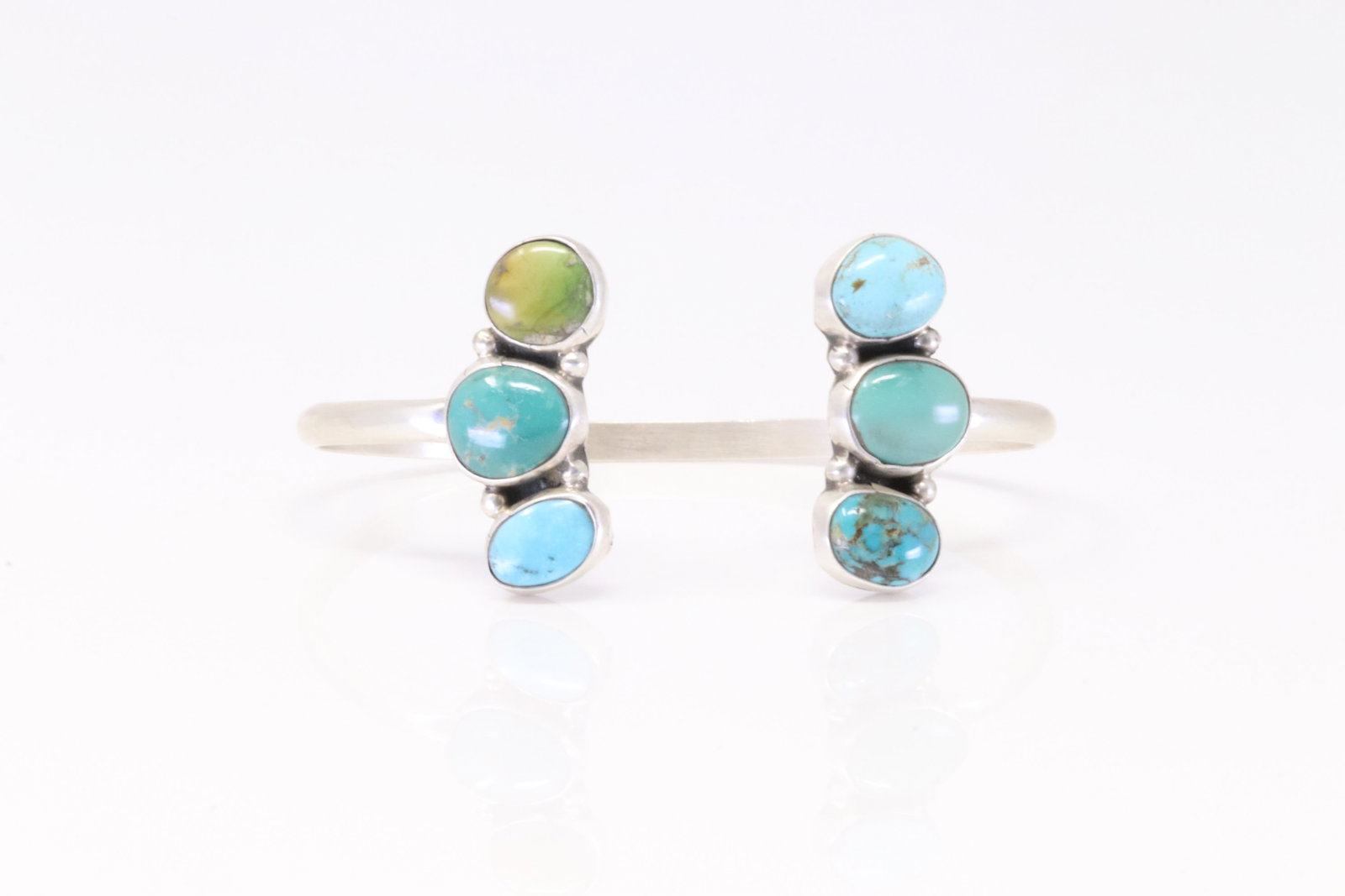 Native America Navajo Sterling Silver Kingman Turquoise Bracelet By Geraldine James.: This is a Native America Navajo Sterling Silver Kingman Turquoise Bracelet By Geraldine James.