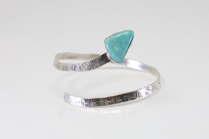 Native America Zuni Sterling Silver Kingman Turquoise Bracelet By Jude Candelaria.