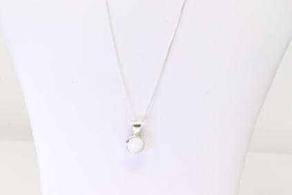 Native America Navajo Sterling Silver White Stone Pendant. With A 925 Necklace.