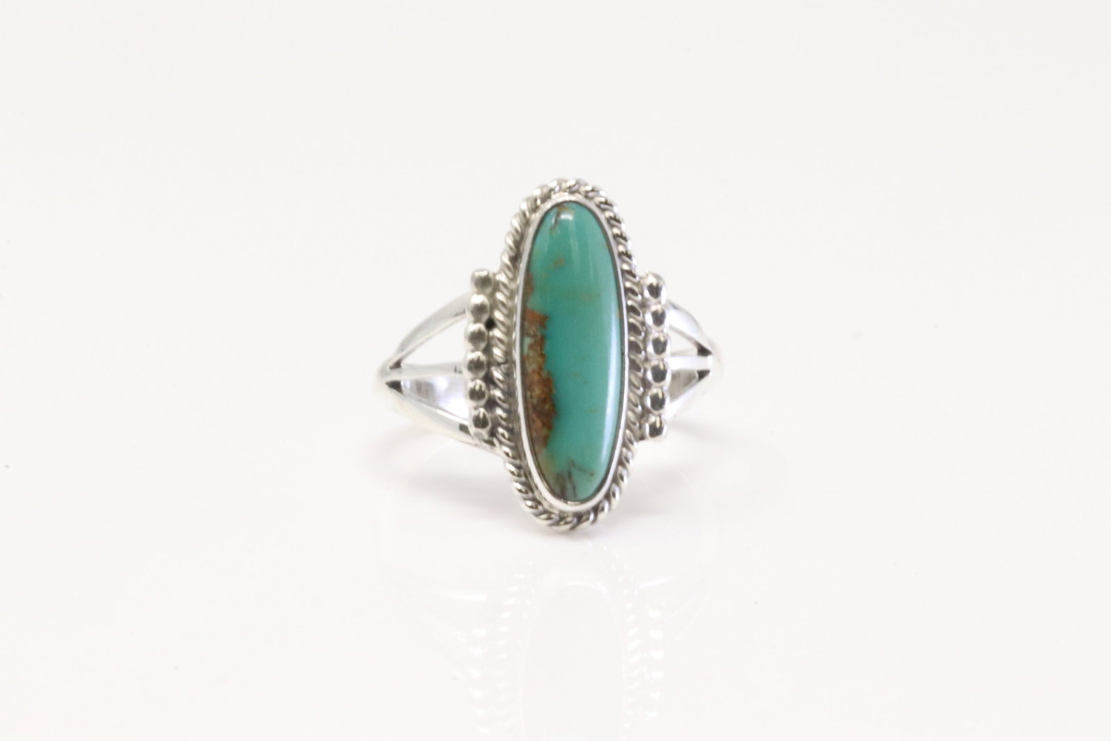Native America Navajo Sterling Silver Turquoise Ring By Samuel Yellowhair.: This is a Native America Navajo Sterling Silver Turquoise Ring By Samuel Yellowhair. Ring size: 8.50.