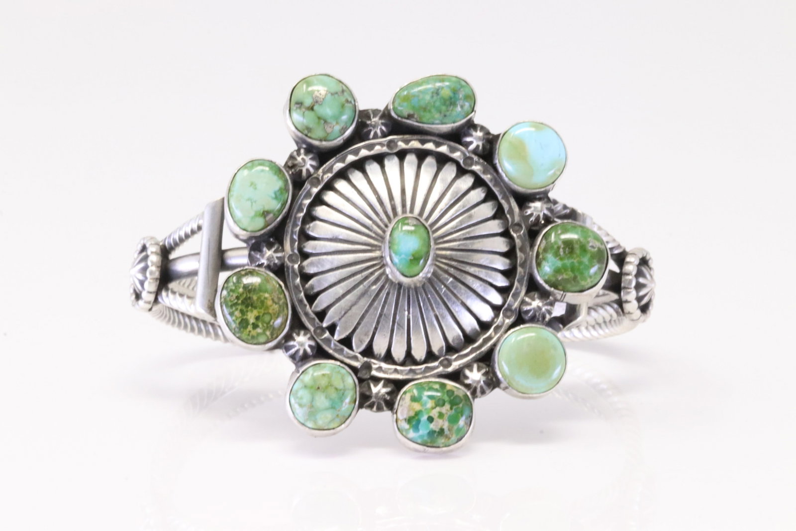 Native America Navajo Sterling Silver Sonora Gold Turquoise Bracelet Cuff By Harry B.Yazzie.: This is a Native America Navajo Sterling Silver Sonora Gold Turquoise Bracelet Cuff By Harry B.Yazzie. Total weight: 45.70 Grams.