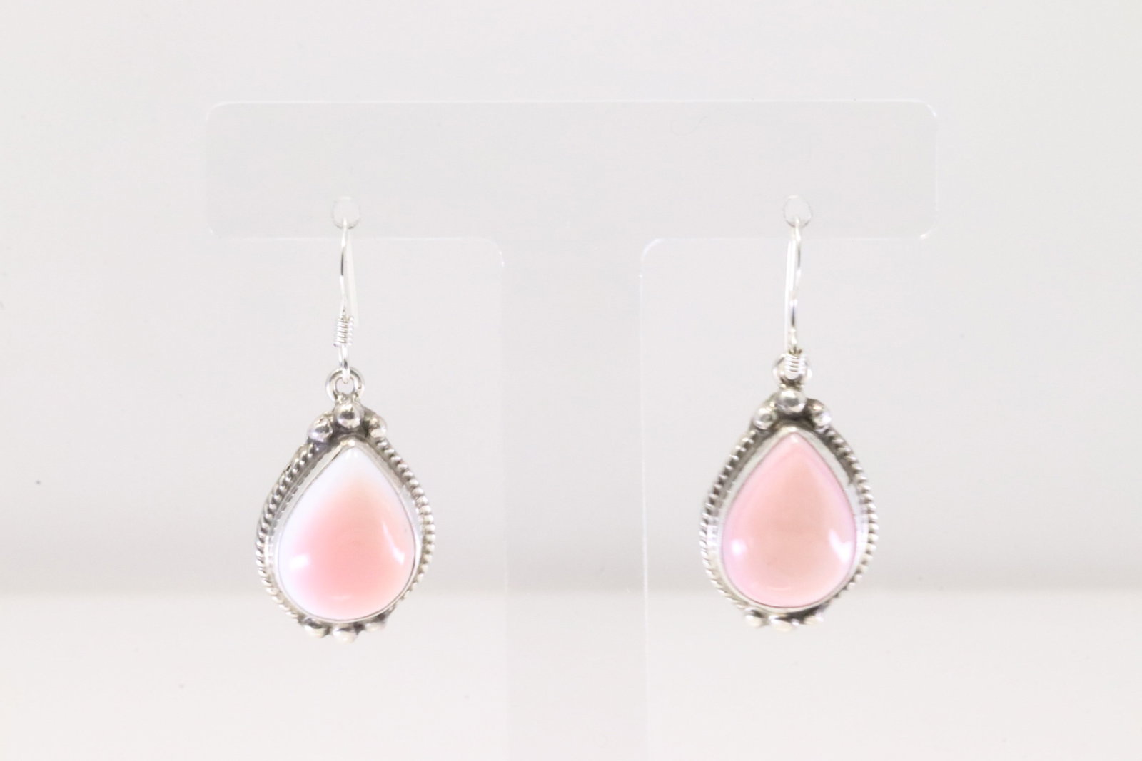 Native America Navajo Sterling Silver Pink Conch Shell Dangling Earring's By Byron Begay.: This is a Native America Navajo Sterling Silver Pink Conch Shell Dangling Earring's By Byron Begay.