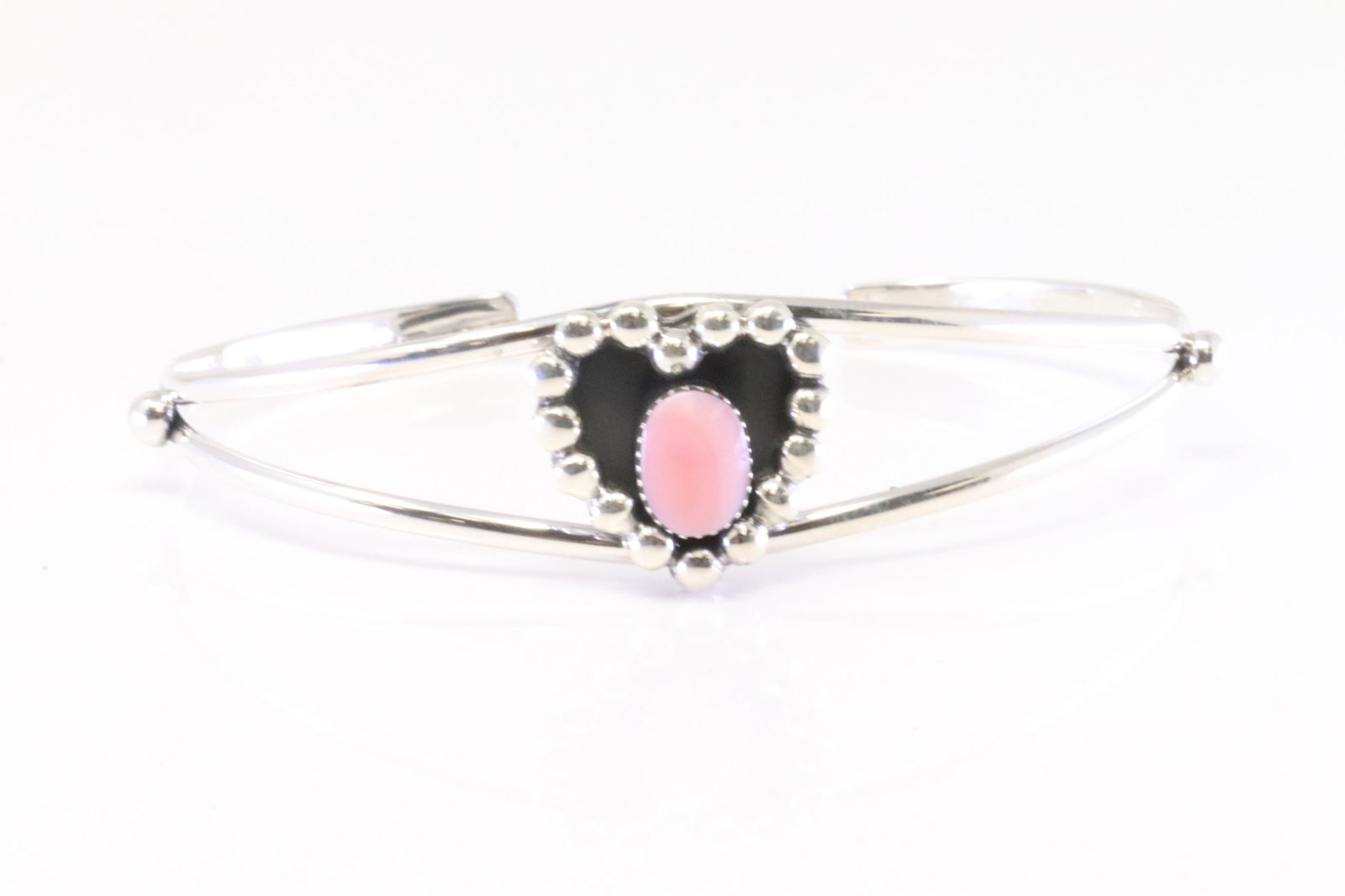 Native America Navajo Sterling Silver Pink Coch Shell Hart Bracelet Cuff By Marie Bahe.: This is a Native America Navajo Sterling Silver Pink Coch Shell Hart Bracelet Cuff By Marie Bahe.