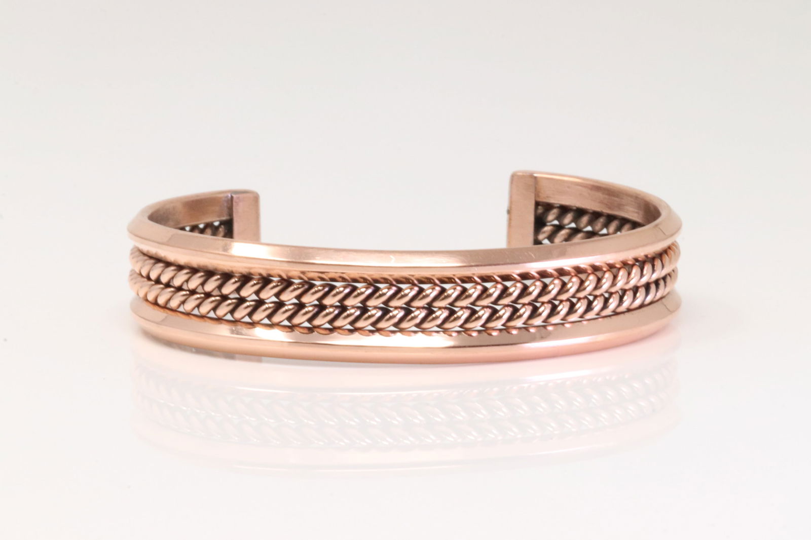 Native America Navajo Copper Bracelet Cuff By Elaine Tahe.: This is a Native America Navajo Copper Bracelet Cuff By Elaine Tahe.