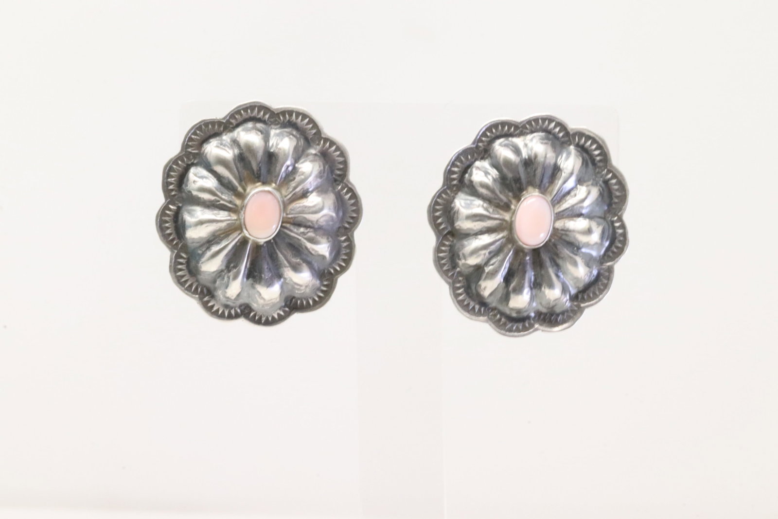 Native America Navajo Sterling Silver Pink Conch Shell Post Earring's By Rita Lee.: This is a Native America Navajo Sterling Silver Pink Conch Shell Post Earring's By Rita Lee.