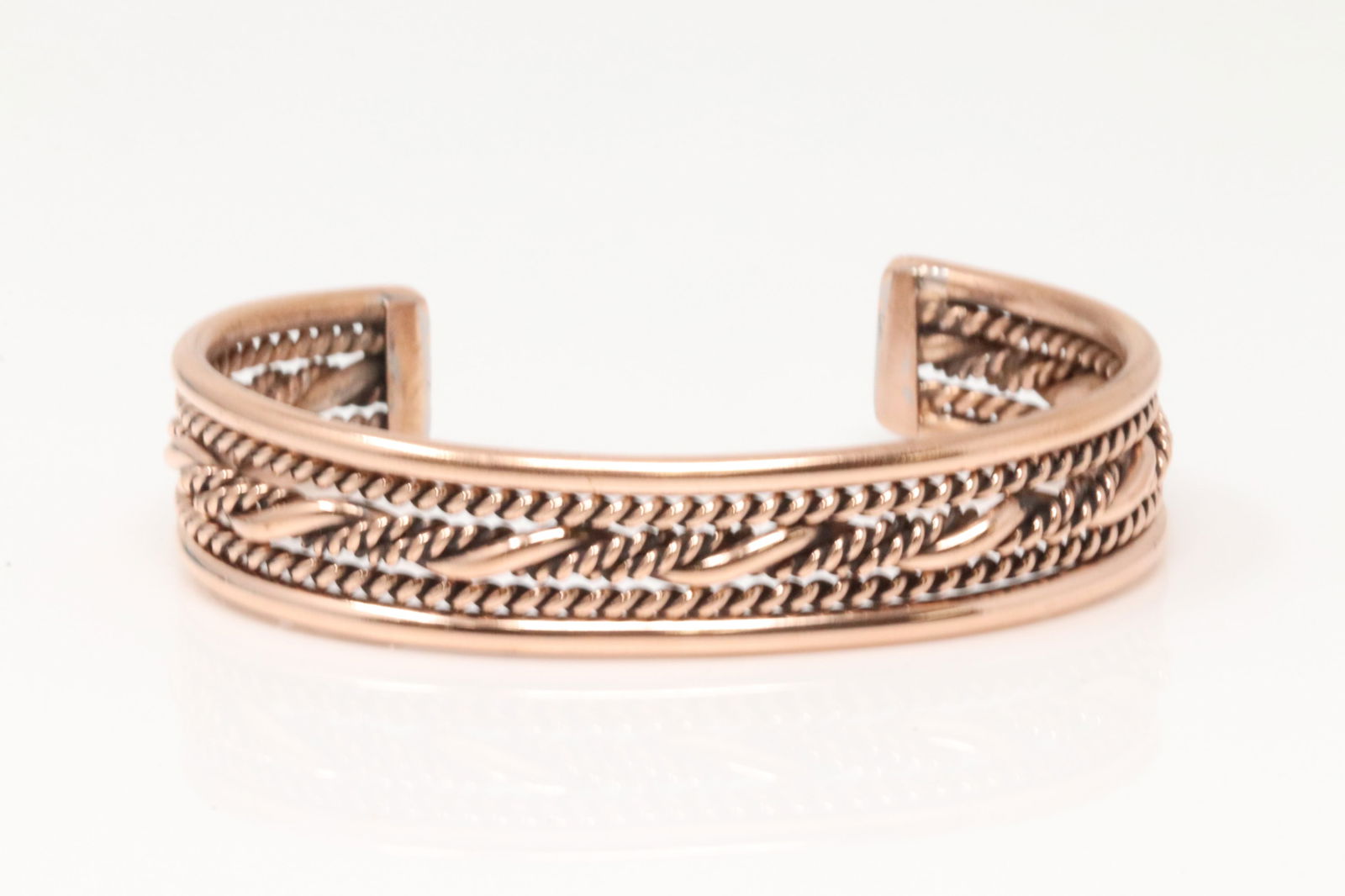 Native America Navajo Copper Bracelet By Elaine Tahe.: This is a Native America Navajo Copper Bracelet By Elaine Tahe.