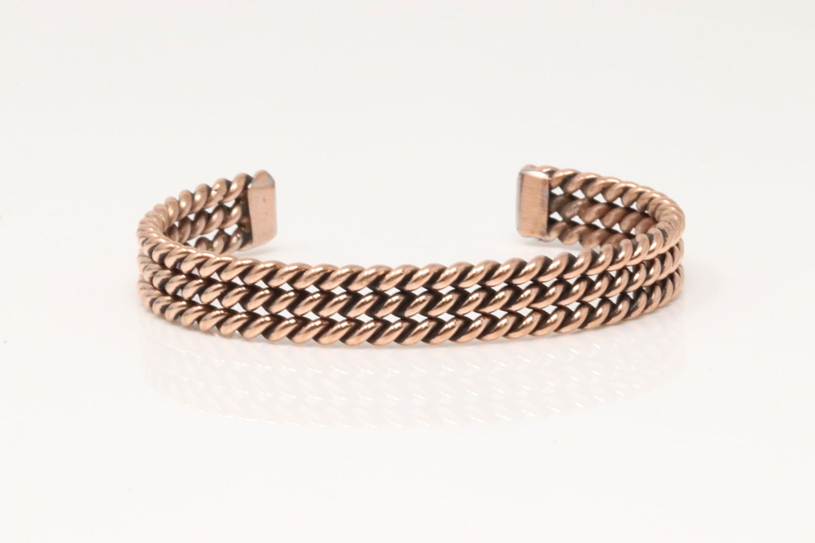 Native America Navajo Copper Bracelet By Elaine Tahe.: This is a Native America Navajo Copper Bracelet By Elaine Tahe.