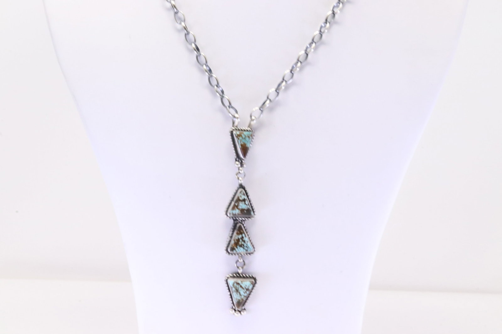 Native America Navajo Sterling Silver Kingman Turquoise Necklace By Judith Dixon.: This is a Native America Navajo Sterling Silver Kingman Turquoise Necklace By Judith Dixon. Necklace length: 20.00"