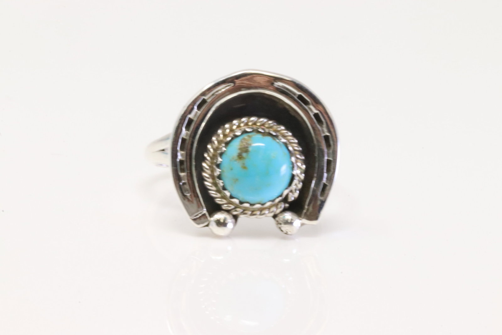 Native America Navajo Sterling Silver Horse Shoe Turquoise Ring By Alice Rose Saunders.: This is a Native America Navajo Sterling Silver Horse Shoe Turquoise Ring By Alice Rose Saunders. 8.00.
