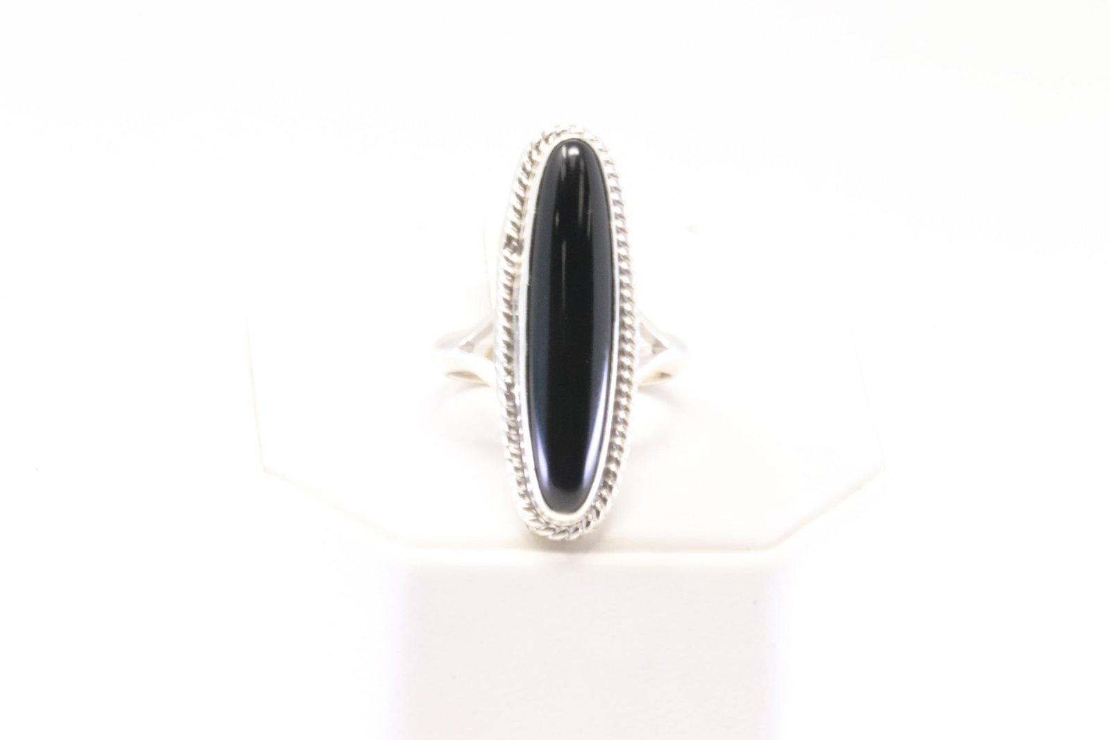 Native America Navajo Sterling Silver Black Onyx Ring By T.F.: This is a Native America Navajo Sterling Silver Black Onyx Ring By T.F. Ring size: 8.00.