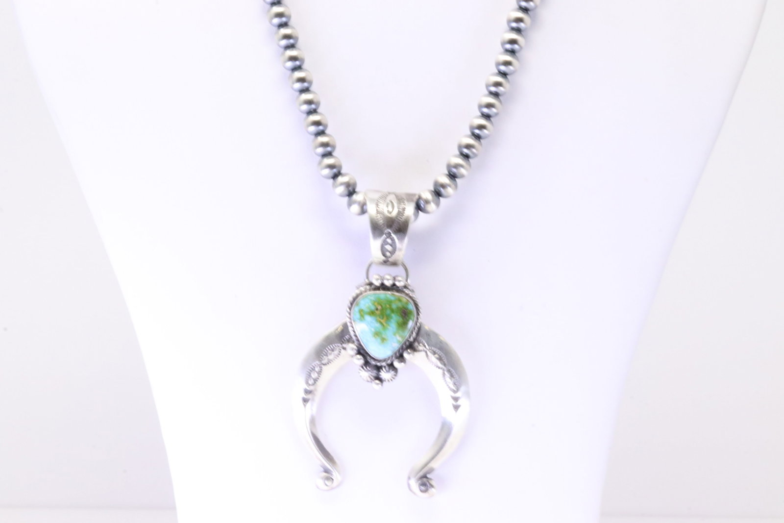 Native America Navajo Sterling Silver Turquoise Sonora Gold Naja Necklace By Samuel Yellowhair.: This is a Native America Navajo Sterling Silver Turquoise Sonora Gold Naja Necklace By Samuel Yellowhair. Necklace length: 18.00"